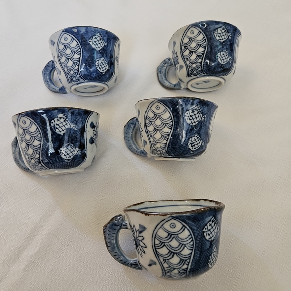 Vintage set of 5 Japanese tea cups with fish motif and fish shaped handles - Picture 3 of 7